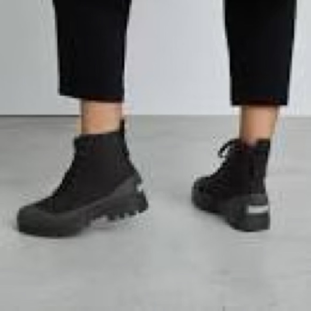 EVERLANE Canvas Lace Up Organic Cotton Lug Sole Utility Boots - Black- size 6